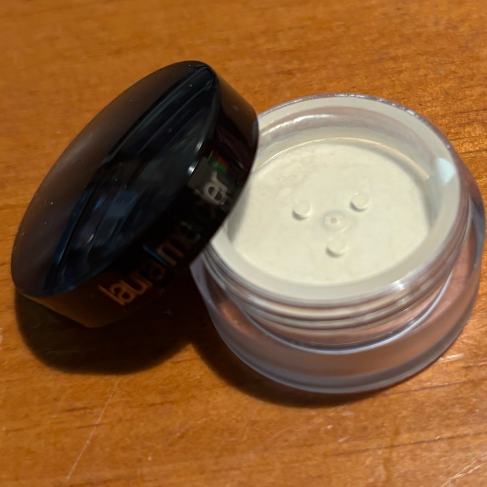 Laura Mercier Translucent Setting Powder - Picture 4 of 9